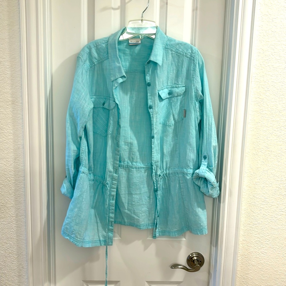Turquoise Columbia drawstring waist shirt. Size L.